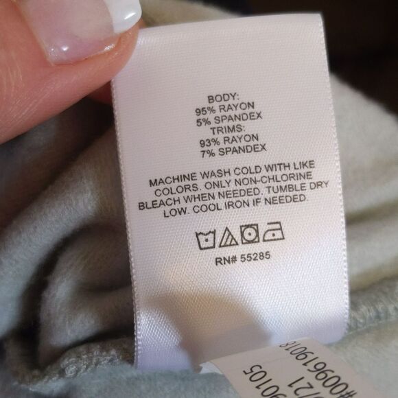 Express NWT crossover top, deep v-neck front & back, light celery green L - Picture 10 of 11